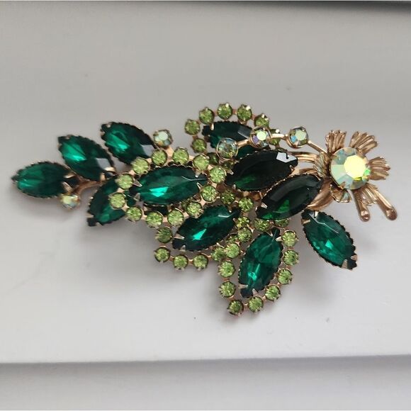 Flower / Leaves Pattern  Vintage Brooch Pin "Unsigned" - Picture 3 of 4